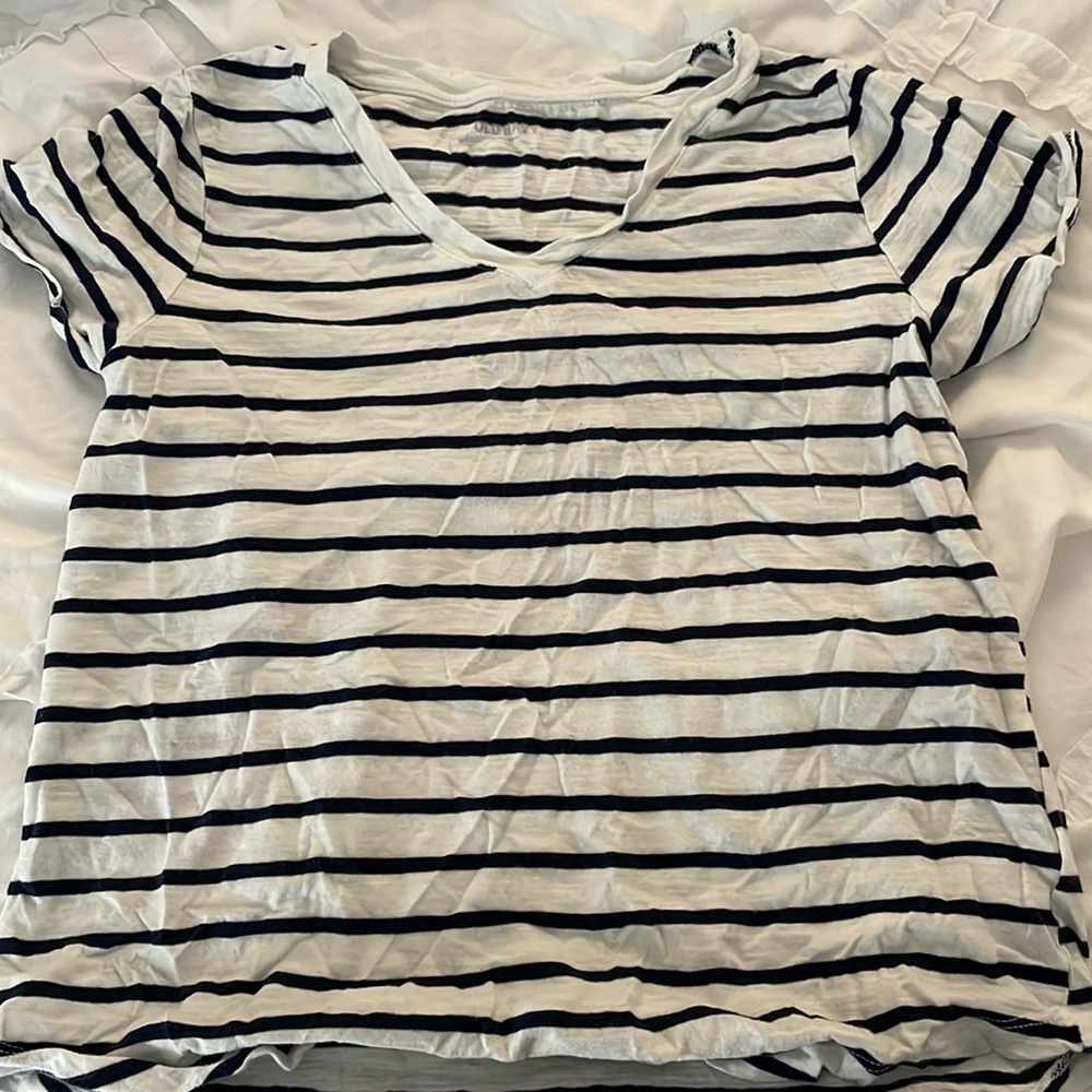 navy blue and white striped old navy tee shirt